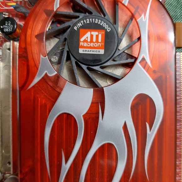 Pre-Owned ATi Radeon 256 MB Graphics Card - Picture 2 of 10